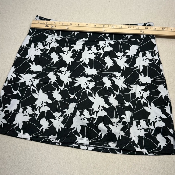 Tranquility by Colorado Clothing Black and White Patterned Mini Skort - Small - Picture 6 of 9